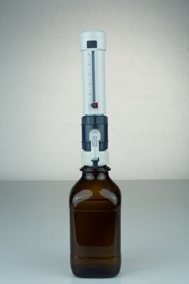 실험실 화학 및 시약 사용을 위한 고정밀 액체 취급 장비